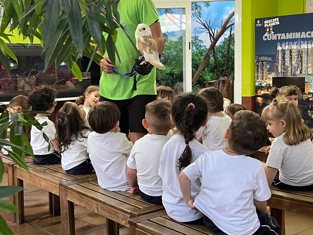 LosAdeso's tweet photo. En el día de ayer, fueron nuestros/as de 2 años los que visitaron la granja de los cuentos.  

Hicieron muchos talleres y pudieron conocer e interactuar con los animales. ¡se lo pasaron genial!

Es un lujo verlos/as tan contentos/as. https://t.co/cXqzWymvFl