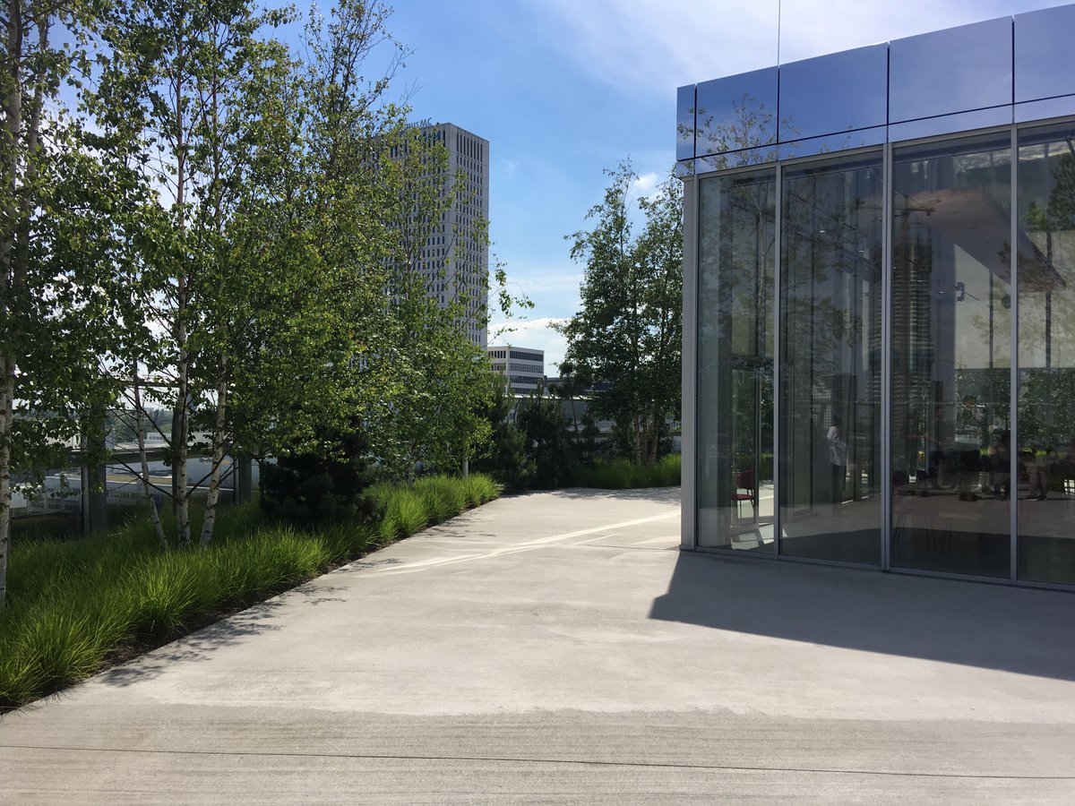 RvdBrom's tweet photo. Tip ! Komend weekend zijn de dakendagen in #Rotterdam. Onderdeel is de Rotterdam Rooftop Walk. Leuk en leerzaam.  En mooie foto’s gemaakt. Depot Boijmans van Beuningen (dak na 18.00 uur vrij toegankelijk) en Het nieuwe instituut. 1/2 https://t.co/XpYVqkGeqR