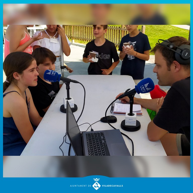 Ja podeu recuperar el podcast del programa especial que vam fer en directe aquest passat dimecres des de la plaça de la Masia de Can Turu en motiu de la venda de productes de les cooperatives de l'Escola Rosella.
radiovila.cat/programs/espec…