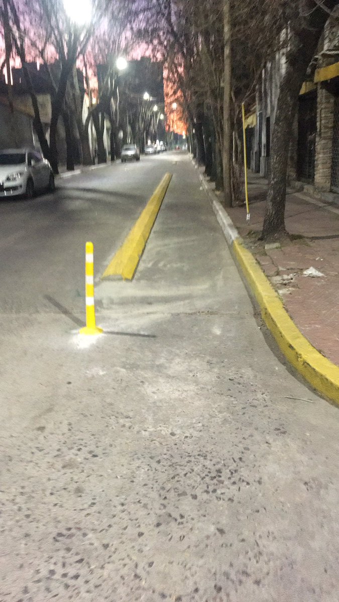 Como a las 15hs no veía ni una bici, probé a las 7:30. Menos. Metete las bicisendas de Temperley en donde no le da el sol a <a href="/meddle2010/">Fernando S. 🇦🇷 🇦🇺</a>.
