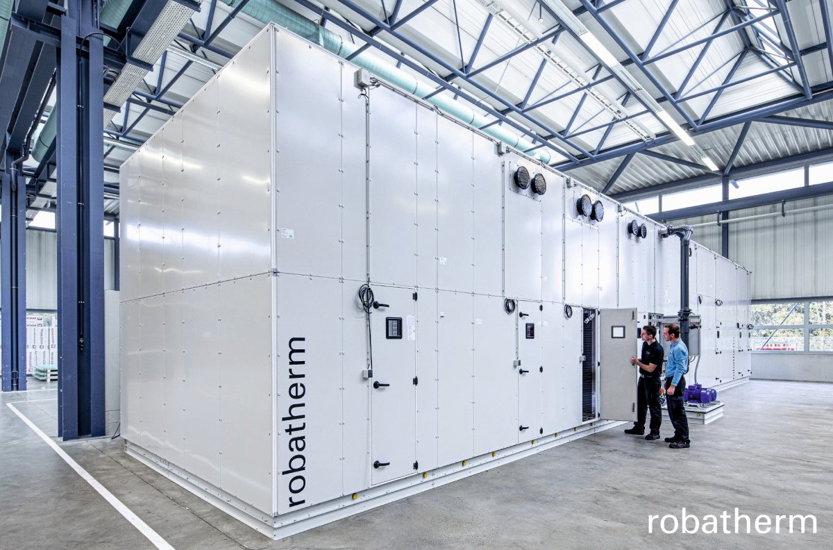 Whether large or small – at the factory acceptance test, you have the option to personally convince yourself of the quality of your AHU.  |  Egal, ob groß oder klein – Bei der Werksabnahme haben Sie die Möglichkeit, sich persönlich von der Qualität Ihres RLT-Geräts zu überzeugen.