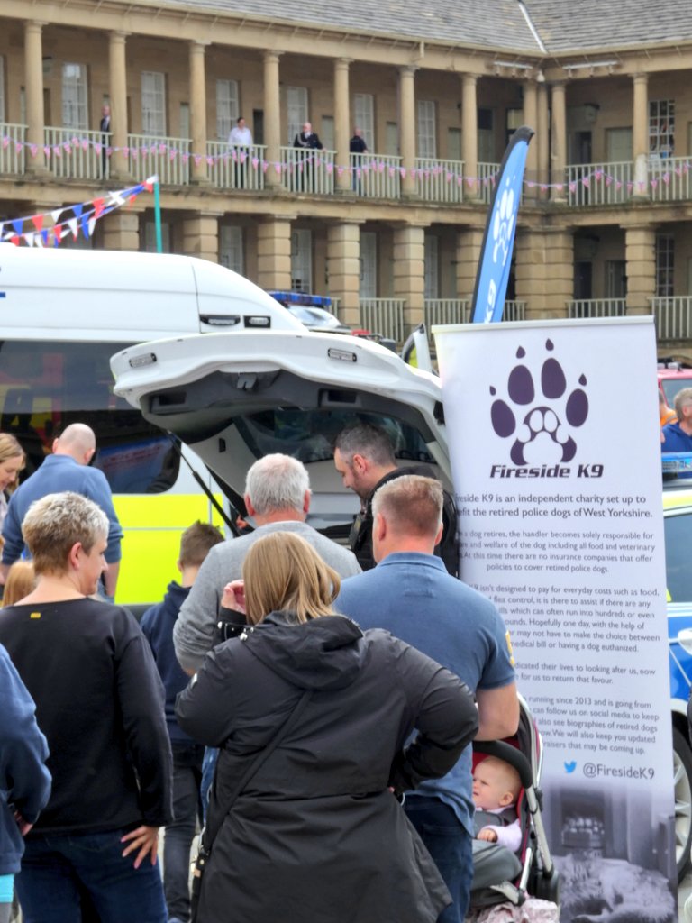 Firesnapper999's tweet photo. 2 #EmergencyServicesDay at the @ThePieceHall with #BluelightFamily in attendance. Including @WYFRS @WestYorksPolice @YorksAmbulance I think the #4PawDriveCommunityCoppr "chauffeur" may feel a long track over farm land is easier!!? #CommunityCopper #Halifax https://t.co/PCN4jNdWPs