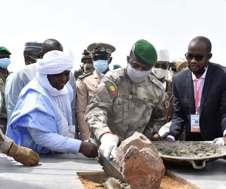 invest_mali's tweet photo. Avec plus de 50 milliards d’investissement,la nouvelle unité de production, vise comme objectif spécifique, de satisfaire la forte demande de notre pays en ciment. 
Sa réalisation créera  500 emplois pour une capacité de production de 800 milles tonnes. https://t.co/2hRgNcHEAZ