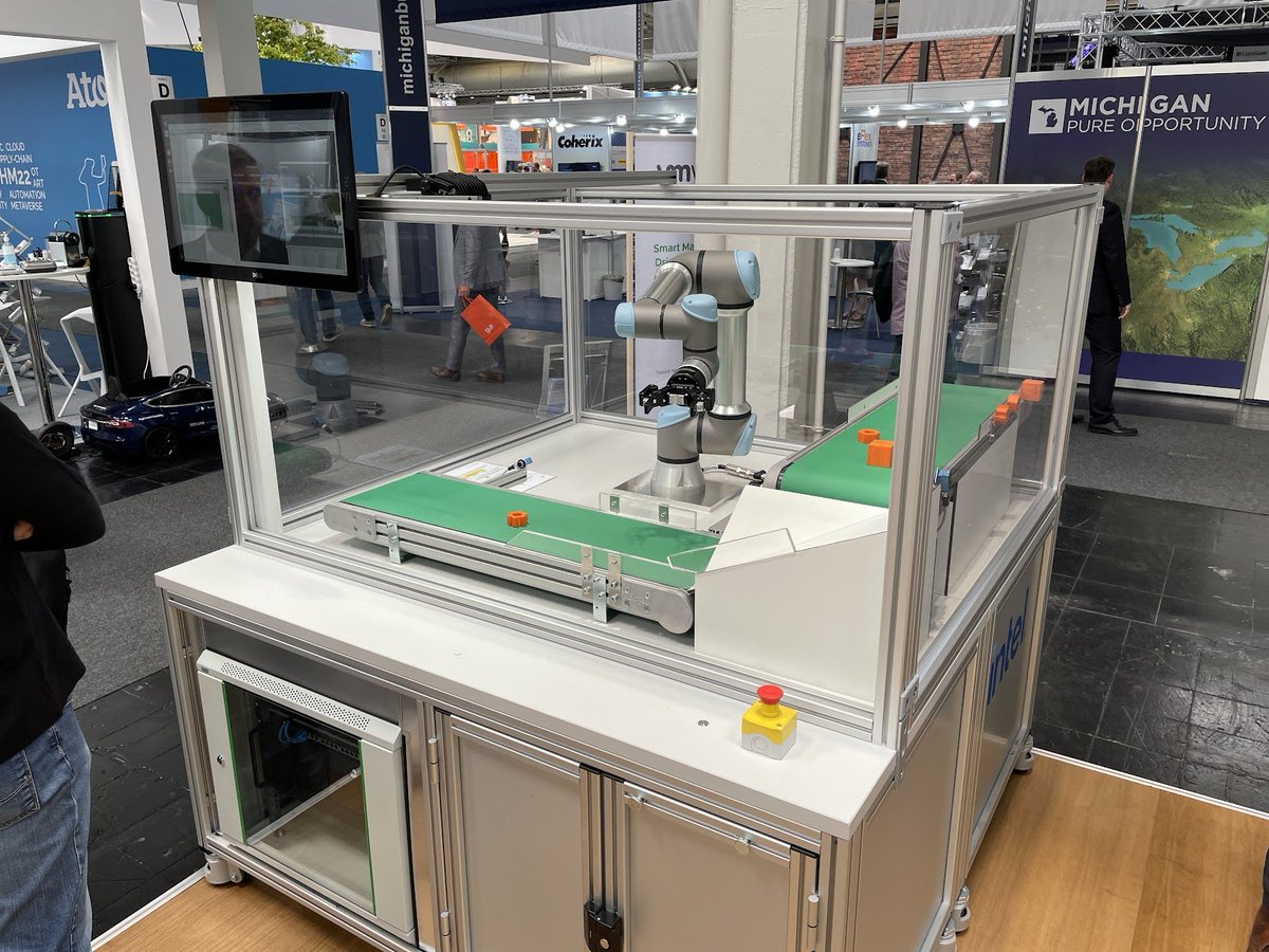 bbrundert's tweet photo. Really enjoyed spending time at @hannover_messe this week - great conversations with customers &amp; partners. And kudos to our friends and booth partners from SDA &amp; @intel showcasing two pretty exciting usecases built on the @VMware Edge Compute Stack - #vPLC https://t.co/Ny8qZkiq1k https://t.co/apPvca4tfU