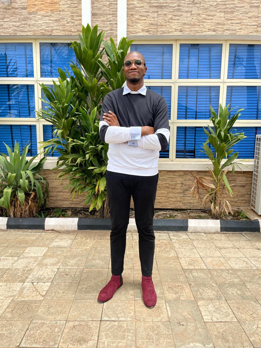 7evenEmpire's tweet photo. I got this Chelsea boot order in size 50, and yes it came out amazing.

The customer’s expression says it all 😊

What are you buying from your favorite shoemaker girl? You know sizing isn’t an issue 🙅🏾‍♀️
#gohome https://t.co/RA2ooAZhf9