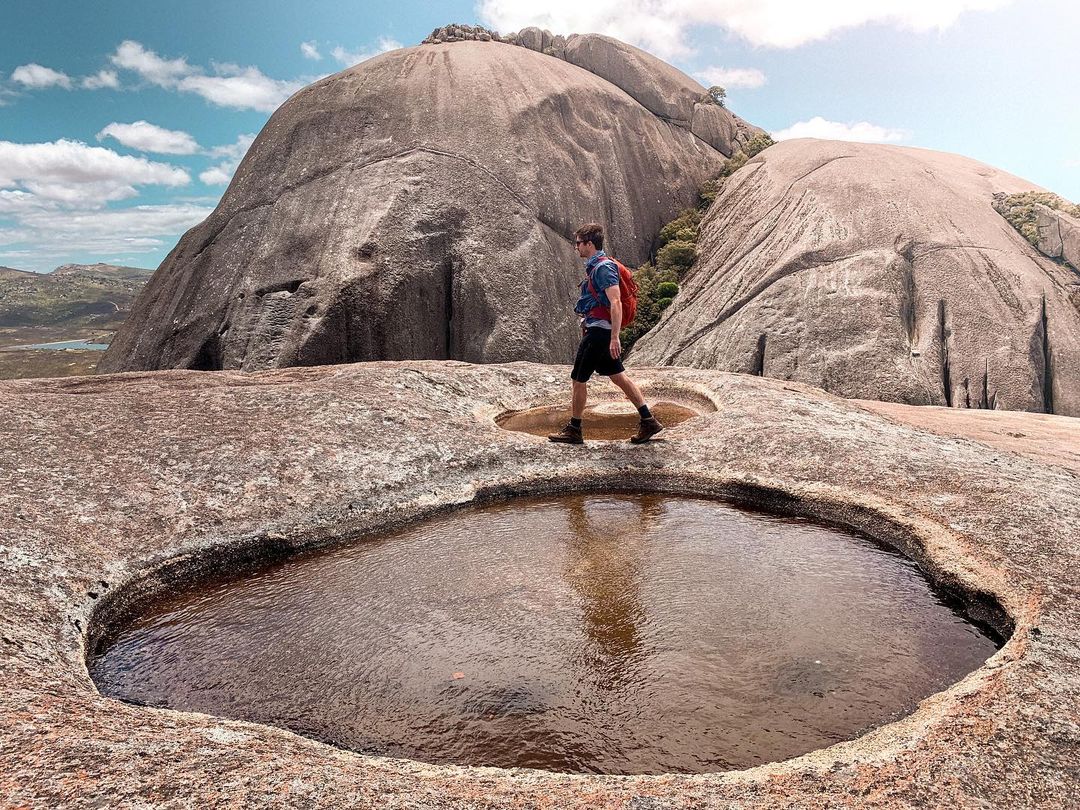 visitpaarl's tweet photo. Don't let the cooler, greyer weather keep you from visiting Paarl Rock! Discover our mountain and go for a vigorous hike, climb Bretagne Rock, or follow one of the many hiking trails, and for some tranquility visit the Wild Flower Garden.📸 IG bee_yonks
. . .
#visitpaarl #paarl https://t.co/roFSiwVFa3