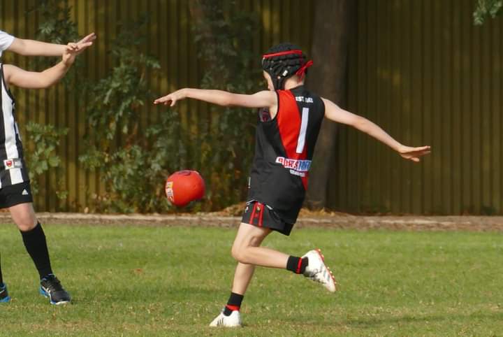 StylingMatt's tweet image. Watching @AFL tonight, I am so grateful as a father and a coach for players like Caleb Daniel @CalebDanielKick and Angus Brayshaw @BrayshawHelmet normalising helmets and head safety for our next generation #AFLDogsCats #gogullies