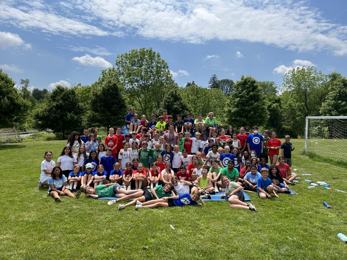 They’ve waited 3 years to conquer the wall again, a great way to close out a fun field day! @wildcatsatplay <a href="/WTE750/">Shawn Cruice</a> <a href="/Mrs_BeallWTE/">Katie Beall</a> @MsLogue5th <a href="/MrsPWTE/">Rachel Petkevis</a>