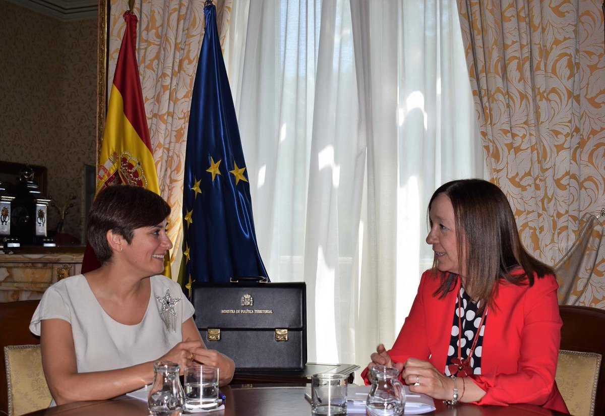 rosamelchorq's tweet photo. Muy contenta de ser recibida por la ministra @isabelrguez y de su compromiso con nuestra ciudad.
#EsAlcázar https://t.co/9JrdM0FuAZ