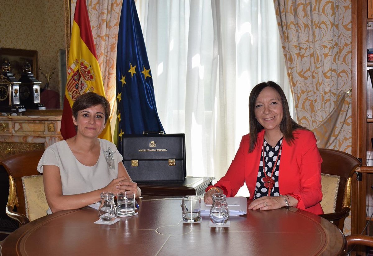 rosamelchorq's tweet photo. Muy contenta de ser recibida por la ministra @isabelrguez y de su compromiso con nuestra ciudad.
#EsAlcázar https://t.co/9JrdM0FuAZ
