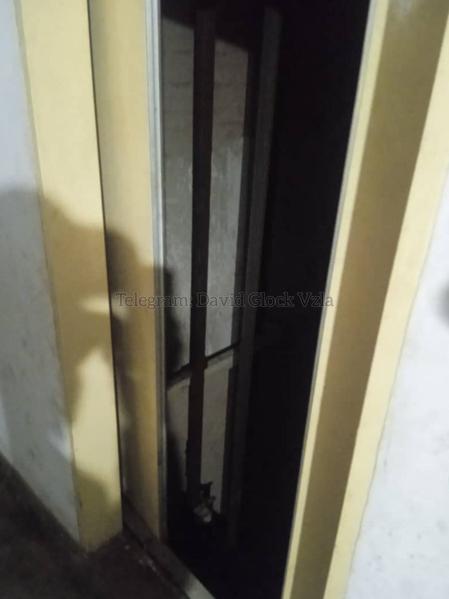 Birrilly's tweet photo. (((TRAGEDIA))) Vía #DavidGlock #Caracas La noche del #Jueves #02Jun una menor de 5años murió al caer desde el piso 12 por el foso del ascensor dañado de la Torre B de Edif de la #MisionVivienda Av Libertador @ReporteYa @CronicaPolicial @RPolicial @cmrondon @eldiario @policiactiva https://t.co/AkRTIIKcik