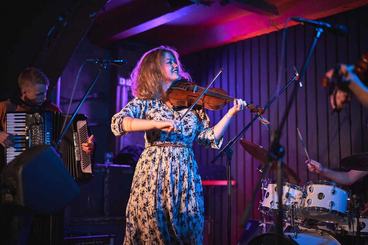 Kas šovakar mūsu plānos? Sāksim ar LAIMĪGAJĀM STUNDĀM 16-18, gardu maltīti,bet vēlāk,kopā muzicējot FOLK DŽEMA VAKARĀ no 20:00.Priecāsimies,ja arī tu būsi daļa no mūsu plāna!