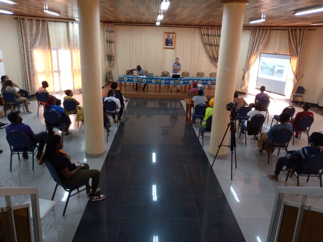 Solid_Techn's tweet photo. 🌍En prélude à la #JourneeMondialedelenvironnement 
📅01er Juin 2022
📌 Mairie de Yaoundé 4
📢 Sensibilisation des usagers sur les dangers des D3E pour l'Environnement
👨‍🏫 Formation du personnel de la Mairie sur la gestion des D3E
#UneSeuleTerre #EnvironmentDay #foragreenerfuture https://t.co/sob8Z74WaX