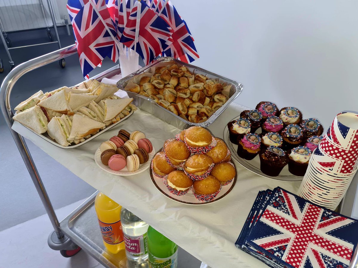 terrid5's tweet photo. Ward 6A celebrating the Queens jubilee with a very British afternoon tea π¬π§ #TEAMGGH
@GGH_Site @SharonNaughton9 @linzid1987 https://t.co/JB1TFdN4tz