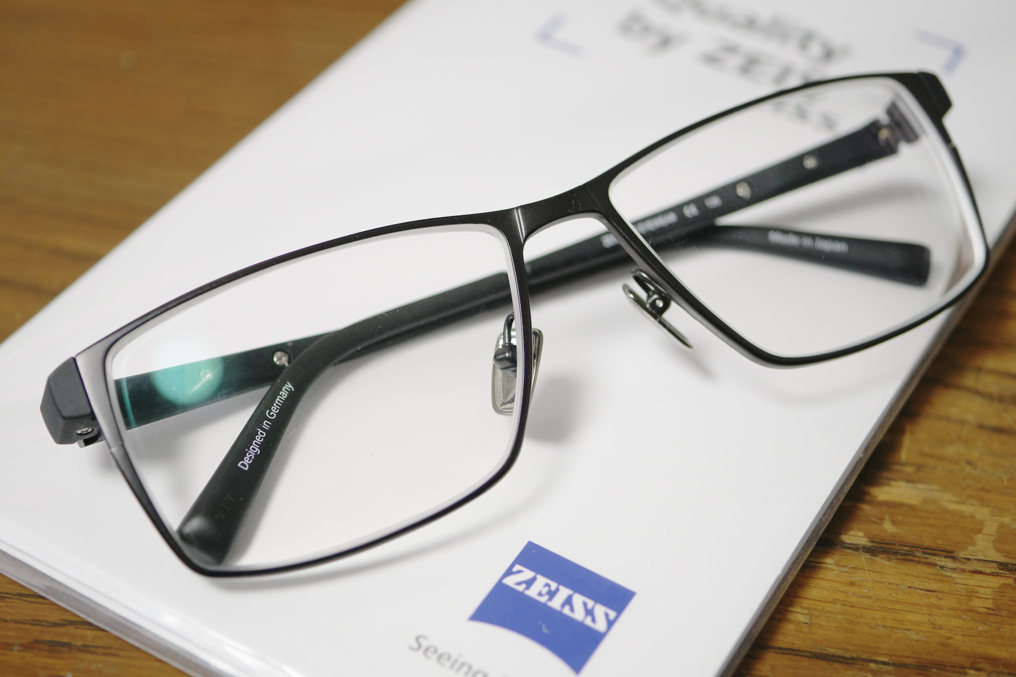 テヅク My New Glass カールツァイスのメガネ2本目です レンズはドイツ本国オーバーコッヘン工場でオーダーメイドされるプンクタール 1 6 ガラス製 フレームもツァイスのzs F099 第一印象はガラスの透明感が気持ちいい 晴れた夜に星空を見る