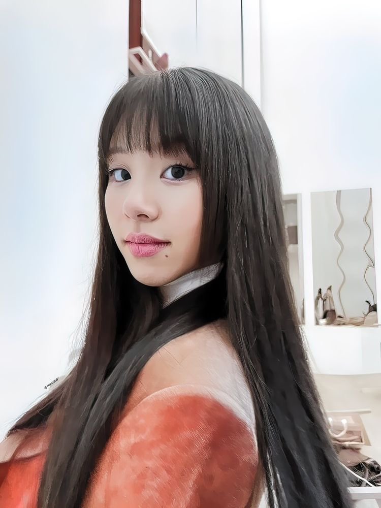 scyselca's tweet photo. chaeyoung is a real life doll https://t.co/henJ37pTMu