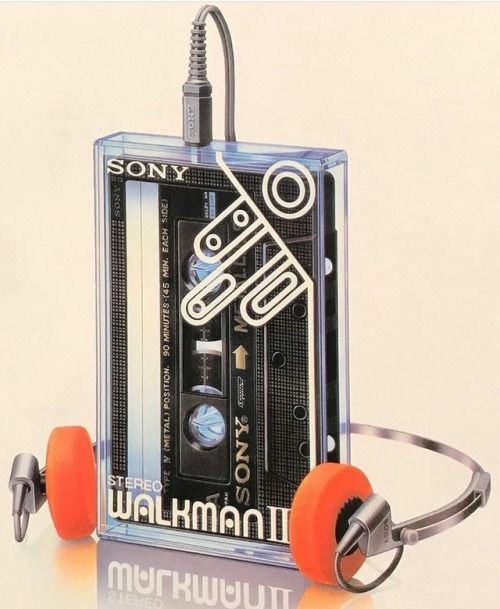 สิ่งที่อยากเห็นคือการจับมือกันระหว่าง AESPA / SONY แล้วดึง Cassette Walkman จากยุคเก่ากลับขึ้นมาบนกระแสหลักอีกครั้ง หรือเปิดตัวดีไซน์ใหม่ไปเลยงี้ ชอบมาก เพราะเทสโซนีดูพี่แกชอบโลกอนาคตนะ 