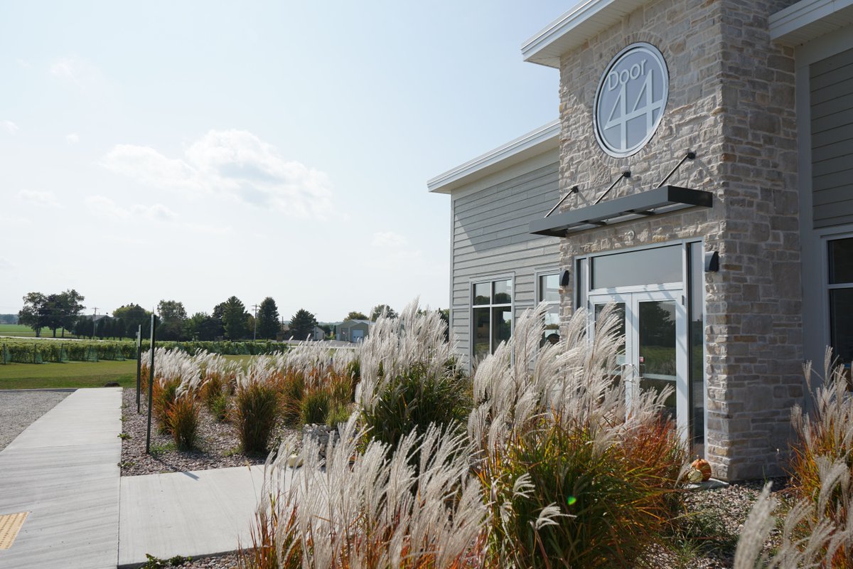 Parallel44's tweet image. 🌎 Discover Wisconsin's most awarded wines that will make you feel like summer never ended. 🥂 🍷 Visit our tasting room today! 44wineries.com #doorcounty #wisconsin #greenbay