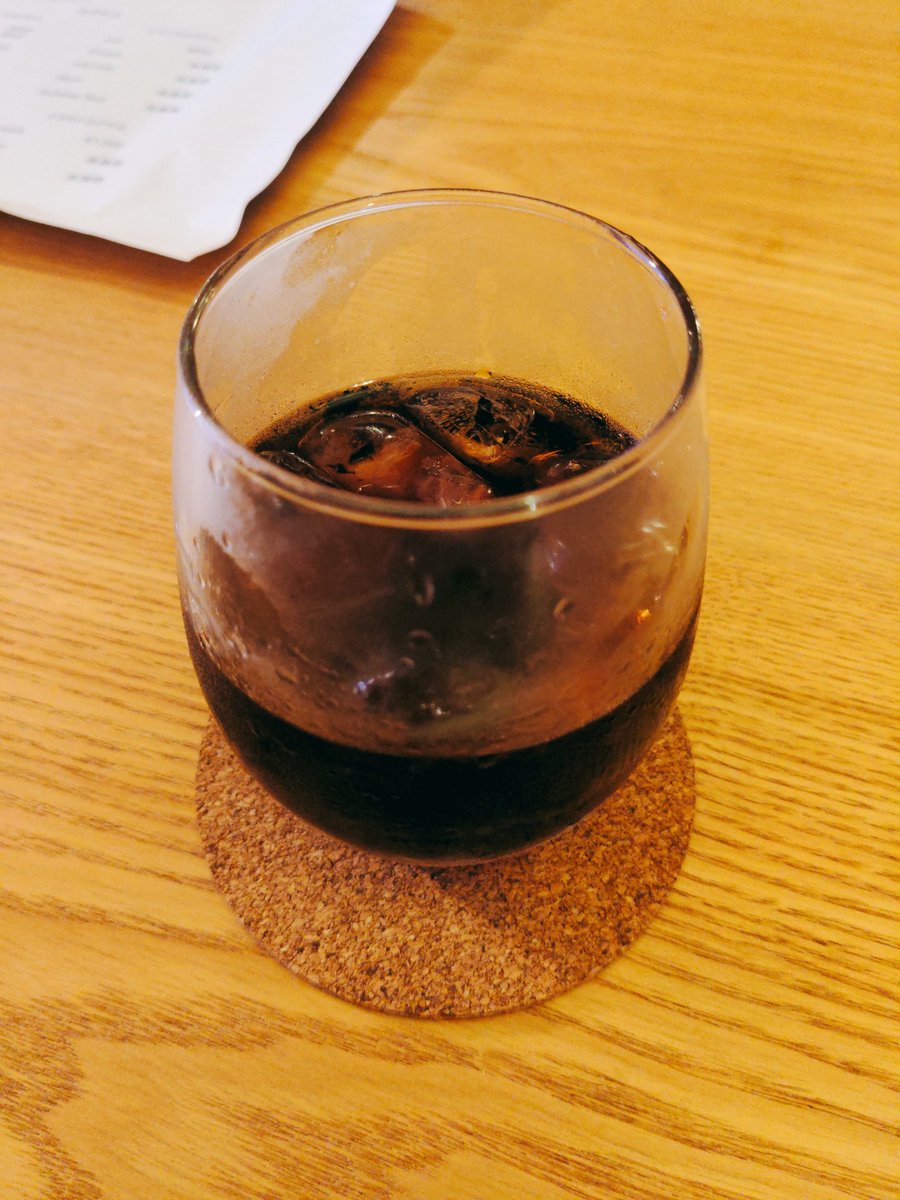 kurikou_dev's tweet photo. 福岡のエンジニアの隠れ家、GeekStudioに初めて来た!友達に誘われてノリで来たけど #NEM の聖地だと全く知らなかった…!カクテルは「Vim」をオーダーしたよ🍸Symbolの話でも盛り上がってます🧬
#Symbol
#GeekStudio https://t.co/0gyHJcnkwl