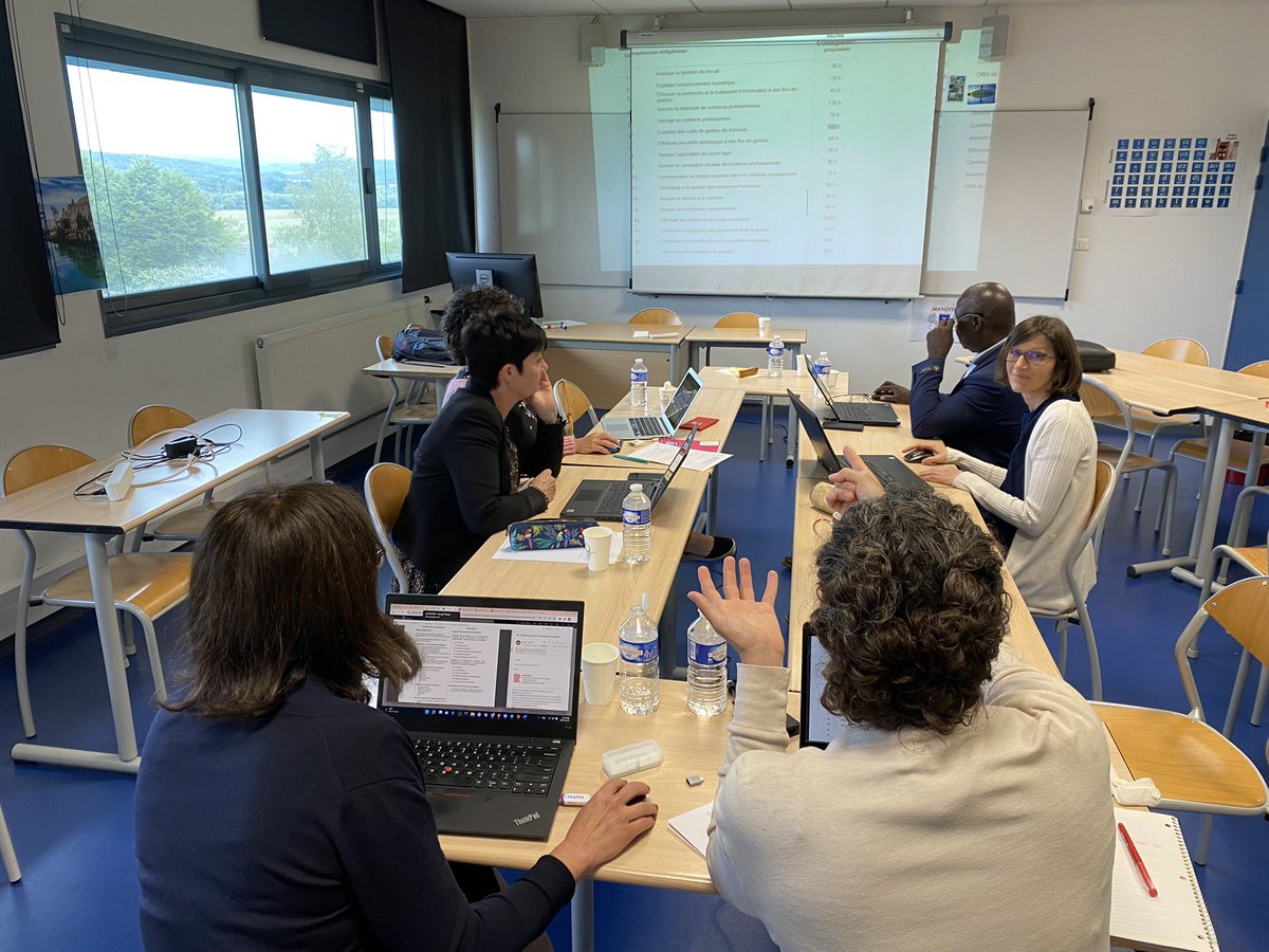 davidmarkezic's tweet photo. Séminaire #France #Quebec @CollegeRosemont @montbel_iut @fc_univ 3 jours à l’IUT pour partager sur les programmes, l’approche par compétences, la pédagogie, les outils etc. 👏 à Sonia et Josée #BUTGACO #BUTTC https://t.co/i65zwB9uha