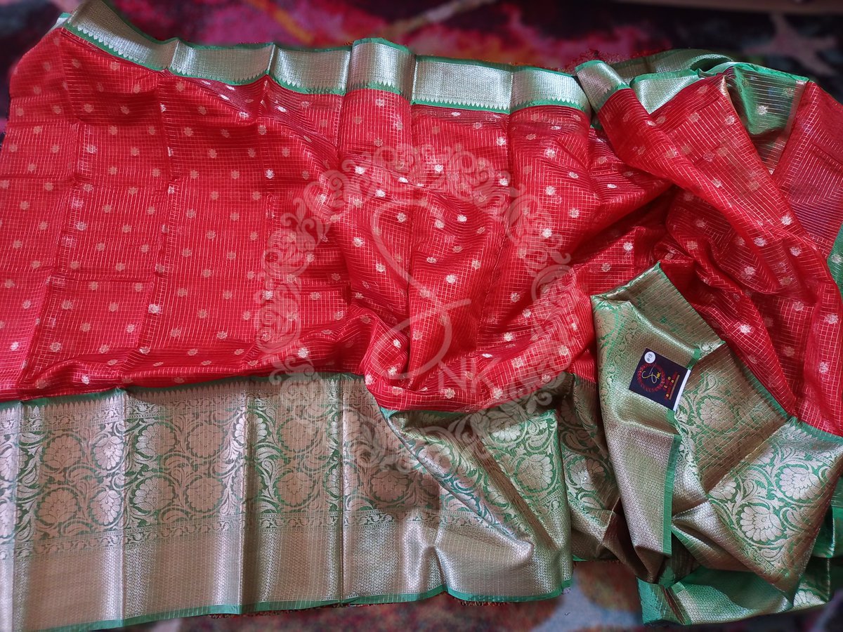 SBS88484229's tweet photo. 💛💛 Red &amp; Green Benarasi Pattu silk 🧡🧡 

📌 To place order ~ please WhatsApp @ 8617799715

Free shipping across India

#studionakshikantha
#benarasipattu 
https://t.co/LAeEp0kLrT https://t.co/0yDoQGGtpI