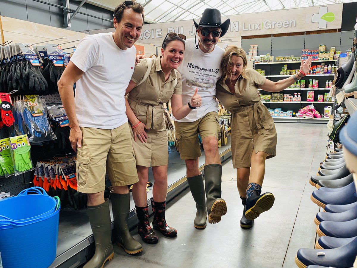 katiemanzoori's tweet photo. Whole team photo wearing a pair of wellies ✅ @BustRallies https://t.co/WB1XxAZI3J
