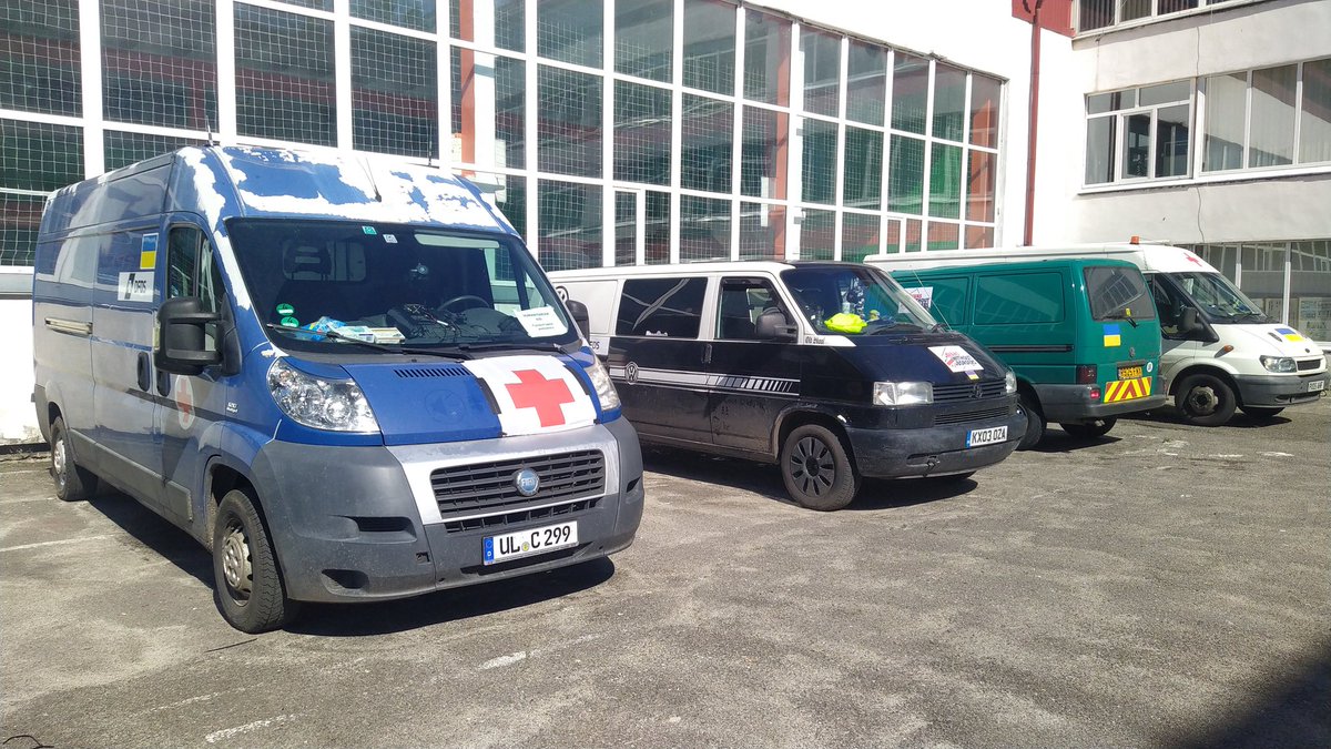 audiocustoms82's tweet photo. Call signs, from left to right:
Big Blue, Old School, Kiwi, Thatcher
We really need donations to keep our mission running. Diesel is getting expensive the further east we operate for Aid missions.
Please RT!
#VansWithoutBorders #Ukraine #volunteer #UkraineCrisis #UkraineConflict https://t.co/3tweI0Rplf