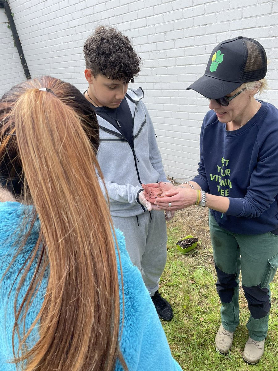 ballyfermotyou1's tweet photo. A fabulous morning getting some vitamin tree 🌲 with the brilliant Ash and Katherine from @pocketforests. Our students got to build their very own forest in our centre grounds. We will mind and cherish this new eco system 🌲🌲🌲 #Vitamintree https://t.co/V8qAN5TEd2