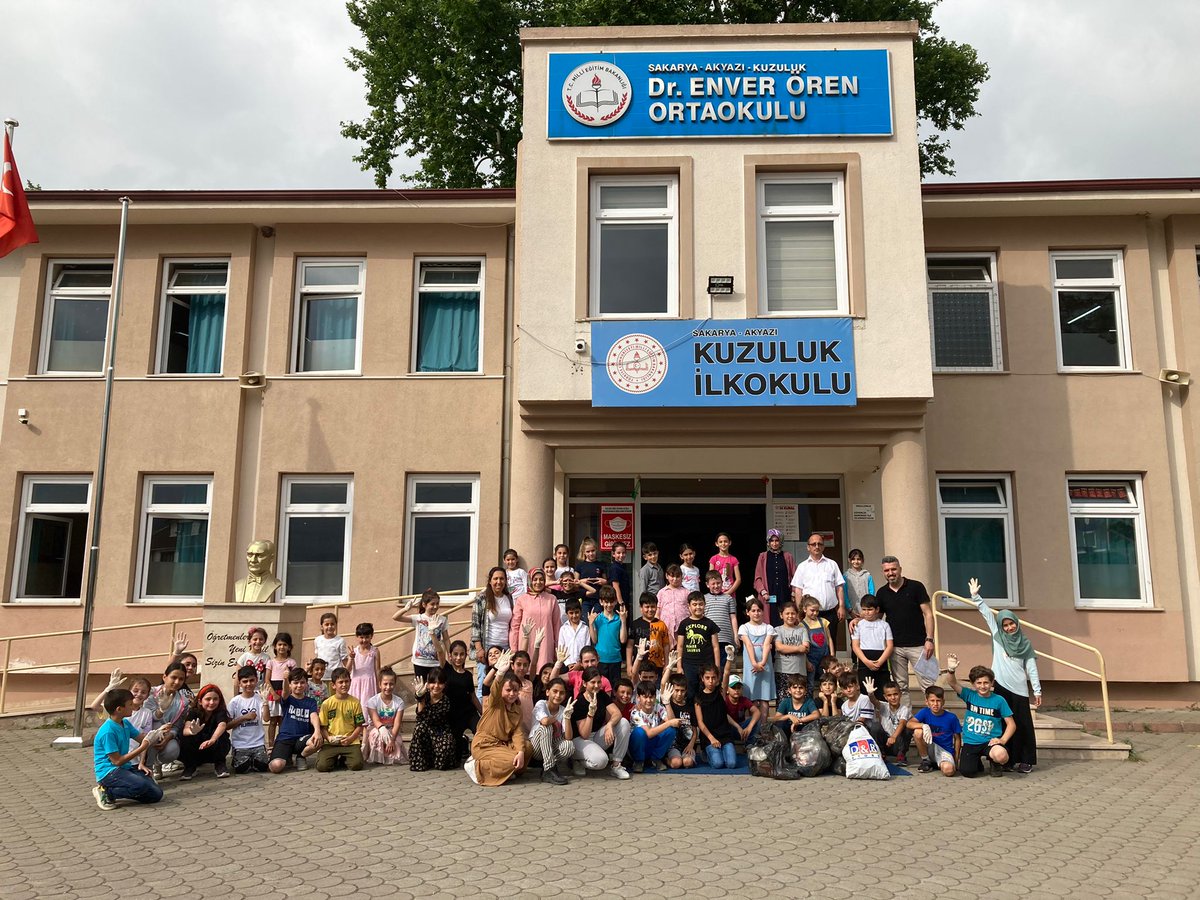 3. Ve 4. Sınıf öğrencilerimiz küçük öğrencilerimize örnek olmak ve temiz bir okul için kolları sıvadı. Ellerinize sağlık 👏👏👏 <a href="/ebubekirsavasci/">Ebubekir Sıddık Savaşçı</a> <a href="/RozdemirMEB54/">Recep ÖZDEMİR</a>, <a href="/rserbetci37/">Ramazan Şerbetci</a>