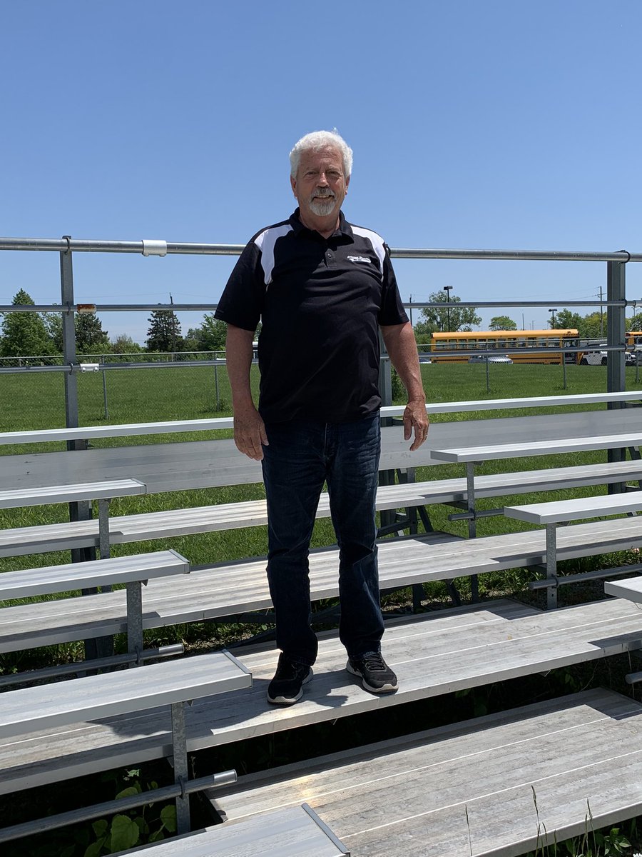 #OFSAA <a href="/LakefieldCS/">Lakefield College</a> 1st girls’ soccer warming up for our 4th round robin game with a record of 2-1. Going for the win with our #1 fan Driver Doug who has been amazing! Good luck team! <a href="/MsVConfesor/">Valaine Confesor-Paulin</a> #lcsathletics