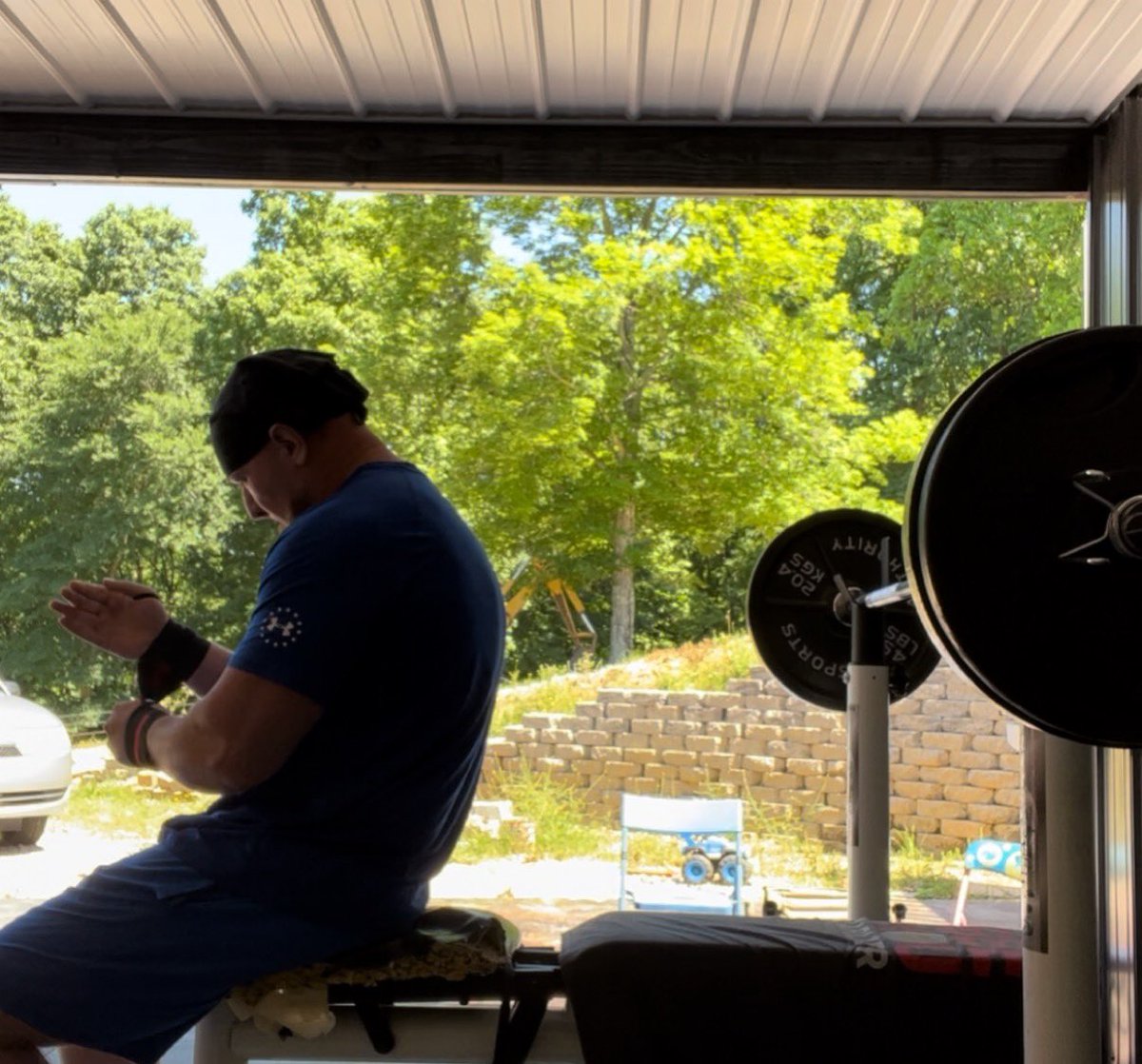 BoSmashU's tweet photo. If you’re the hardest worker in the room, then go outside #DoTheWork #IWillNotBeDefeated #Listen #MyTimeIsComing #Hunter #GrandSonOfABear #MonsterHunter https://t.co/VkGNPPze6C