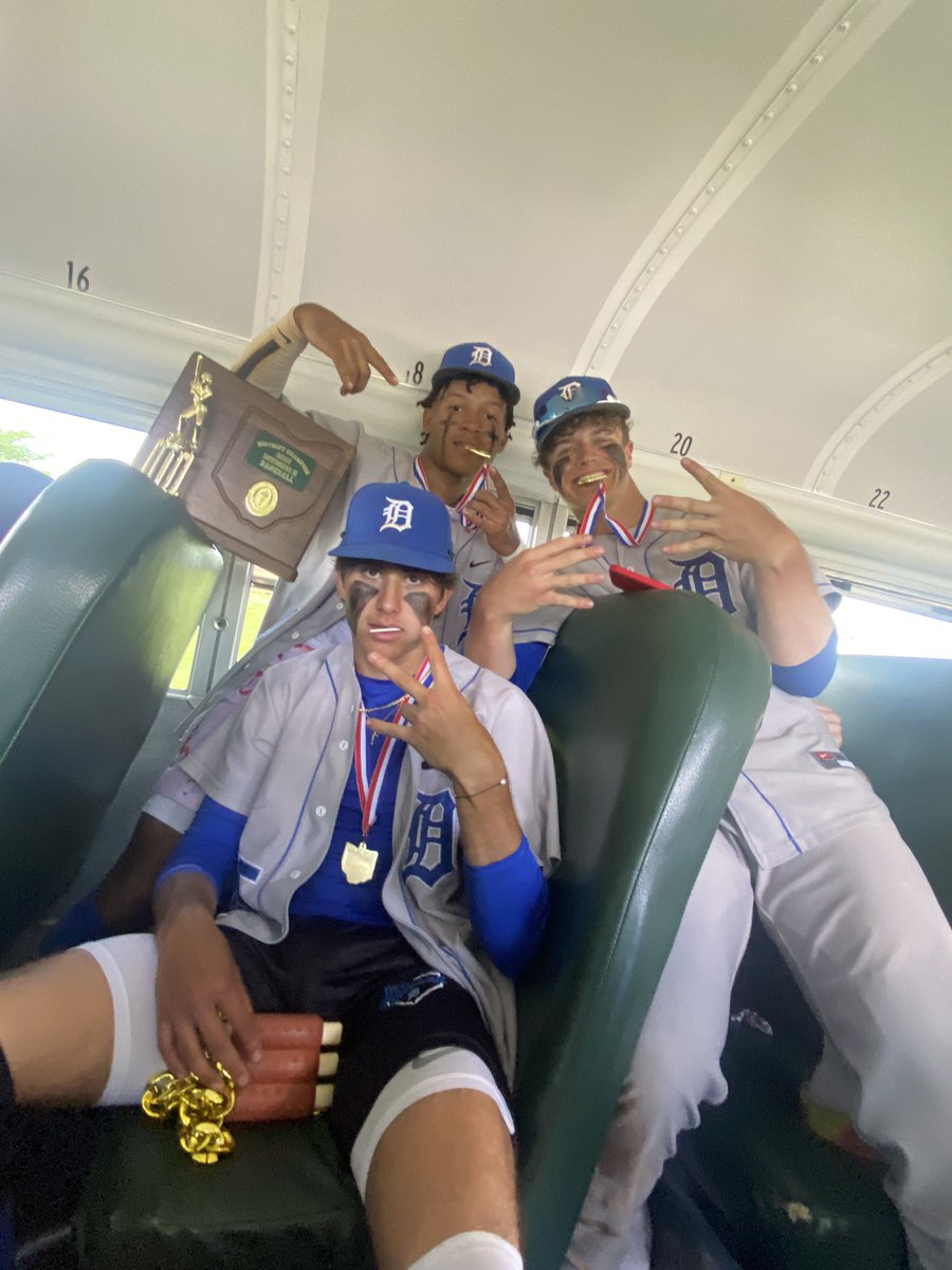 Thank you defiance. the last 4 years were amazing and going to definitely miss playin in front of this amazing community and fans. to my teamates thank you for all the memories we made together and making sports fun. lastly to my coaches thank you for everything #1out✌🏽🫶🏽💙