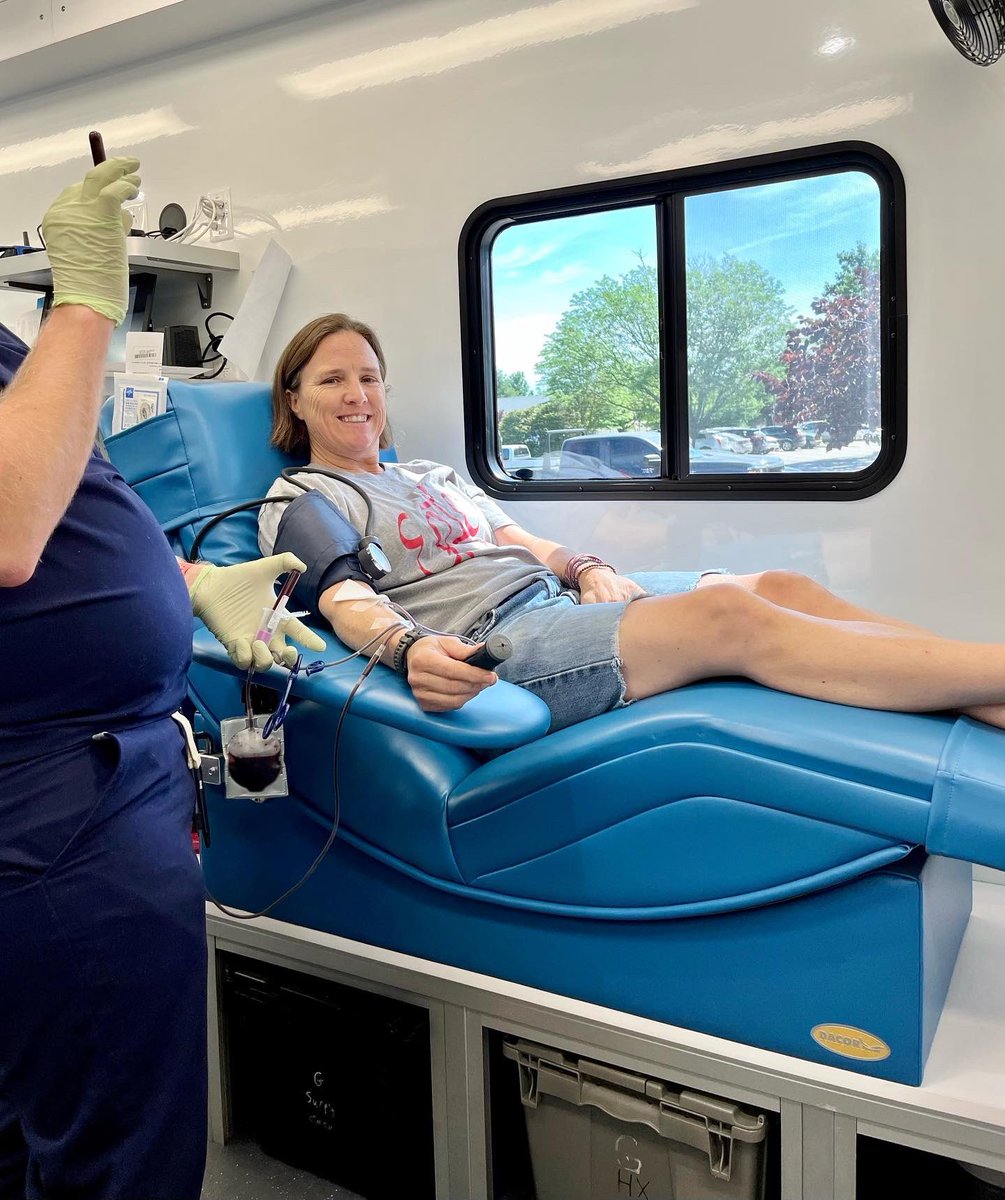 epic_compassion's tweet photo. Today is the day to donate blood at @PackRatOC from 10:00am-3:00pm. I’m heading into the blood mobile now to give. Thanks @OzarksBlood #SaveALife #donateblood #epiccompassion #nwa https://t.co/Qjbk4ApSNL