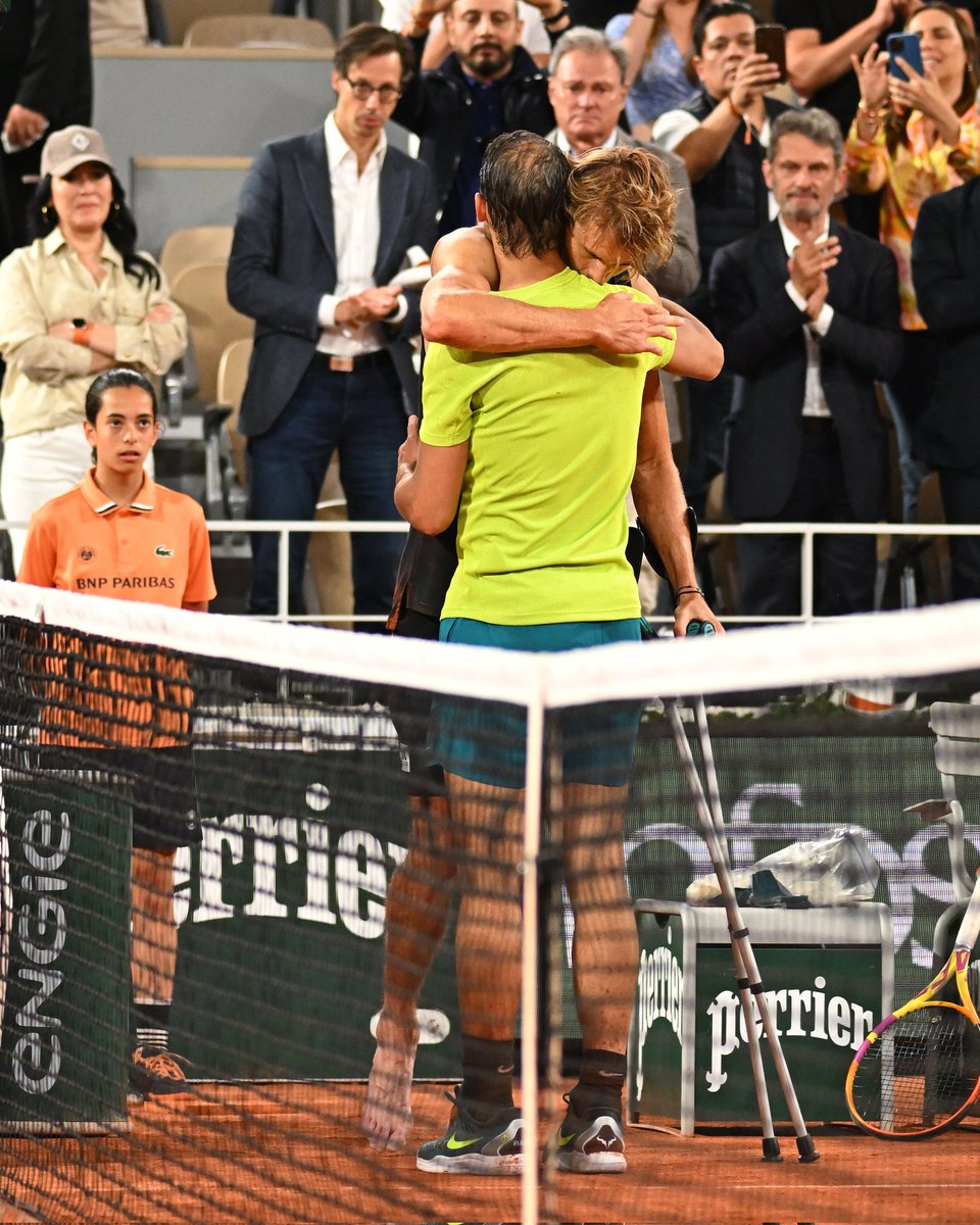 biwenger's tweet photo. Un espectáculo tan bonito como este Nadal - Zverev no merecía este final ☹️

¡Ánimo Sasha! 💪🏼💪🏼

📸 @rolandgarros https://t.co/OlZulVx5LL