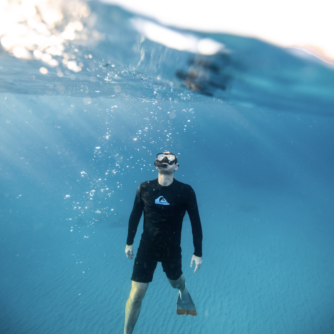 SolRxGlobal's tweet photo. SolRX with #WATERBLOCK has been clinically tested to keep it’s #SPF even after 8 hours submerged in water. 8 hours! #waterproof #sunscreen #solrx https://t.co/X2gIC6ZXuV https://t.co/GsqVMewCq8