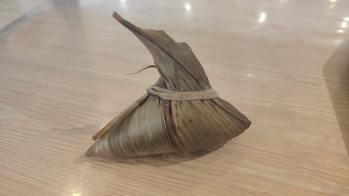 wangnima2000's tweet photo. 端午節出去騎行，沒弄到啥好照片，樂色天氣預報說陰天不下雨，結果中午給俺一個surprise!?差點變成落湯雞。不過午飯還挺感動，老闆送了一個小粽子😁😁 https://t.co/77Z9TMRowT