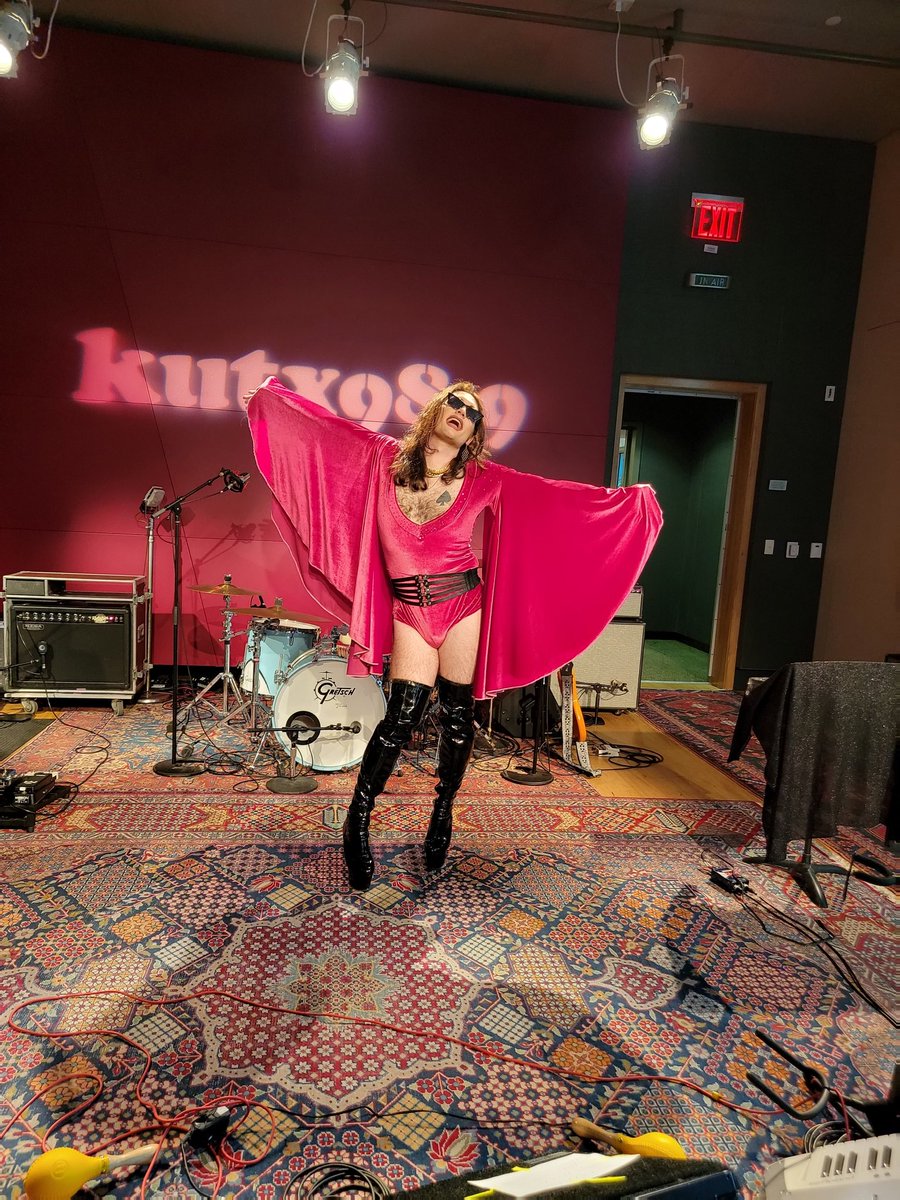 CalebdeCasper's tweet photo. ✨️Studio 1A yesterday was FABULOUS✨️
Thank you to @kutx for having me and for celebrating and spinning my music ALL MONTH LONG.
💋 Stream Femme Boy wherever you get your musique.
#Austinmusic #calebdecasper #kutx #steinway #radio #onair #npr #nprmusic @nprmusic #studio1A https://t.co/iQiwhq33TZ