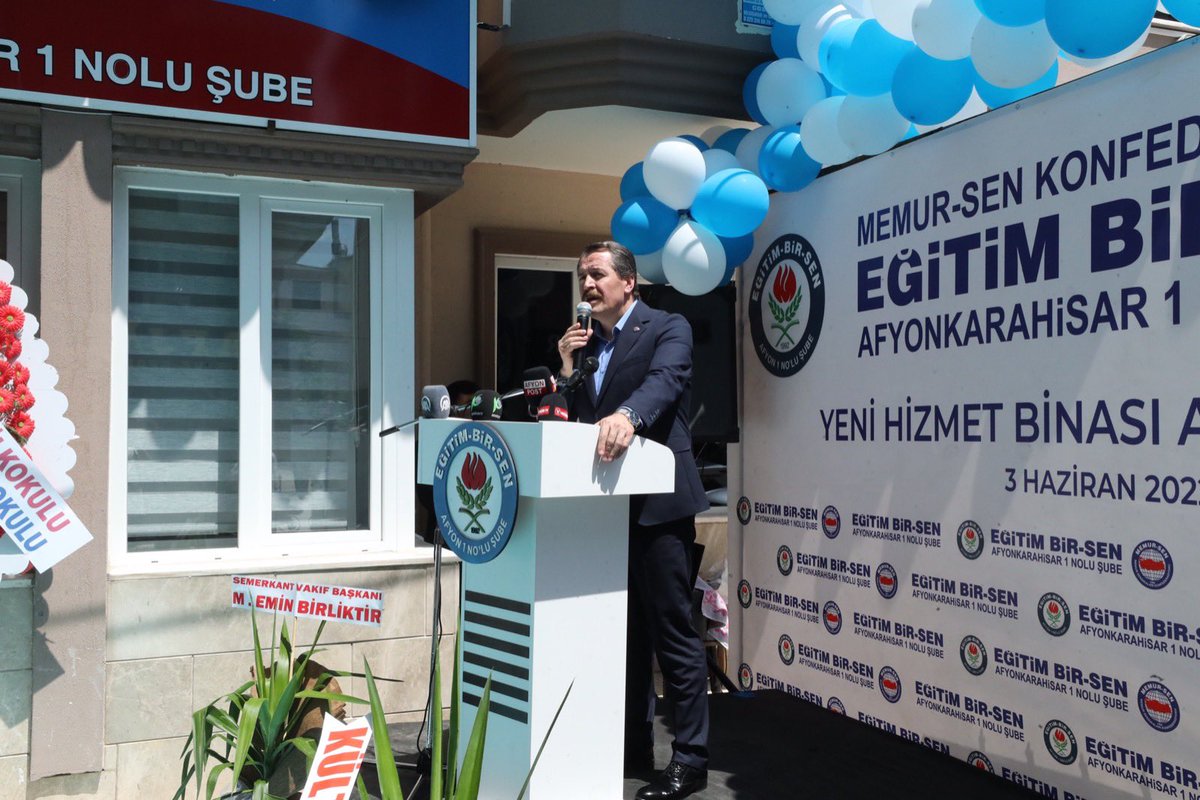 _aliyalcin_'s tweet photo. Üyelerimiz için hizmetiçi eğitim merkezi gibi çalışacak,üyelerimiz kadar şehirde  hayırlı çalışmalarda bulunanların da istifade edeceği, mülkiyeti sendikamıza ait yeni hizmet binamızı dualarla açtık.
İddiası ve ideali olan teşkilatımız güçlü gelecek için çalışıyor Elhamdulillah. https://t.co/xg0s0eixij