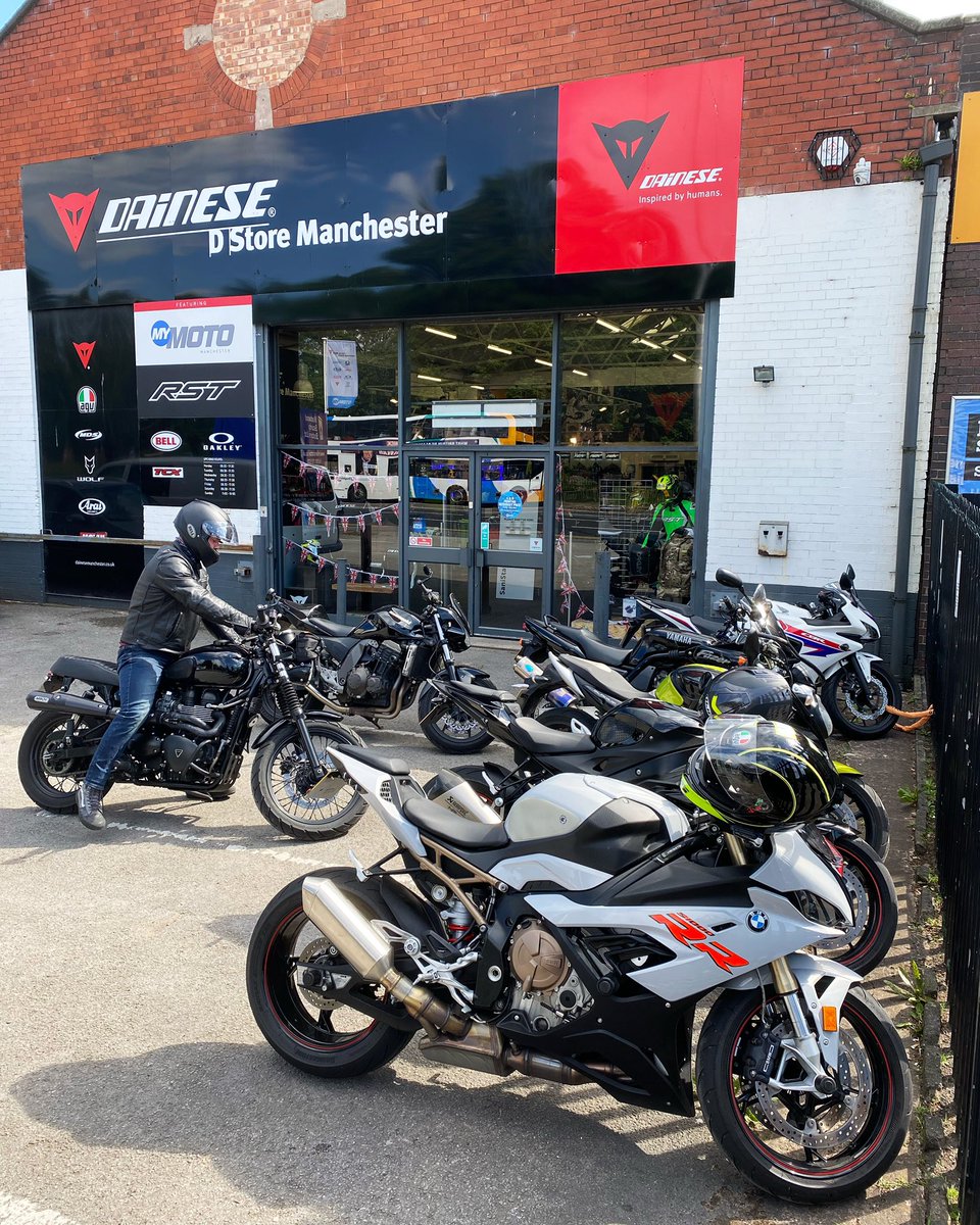 MotoManchester's tweet photo. It was great to see so many customers enjoying the sun and coming down to the shop on their bikes today. ☀️🏍

#DstoreManchester #motorcyclemeet 
#BMWS1000RR #triumphbonneville #hondacbr500r #yamahafazer #kawasakiz750 #suzukigladius #bmws1000r https://t.co/bi41NgYhFO