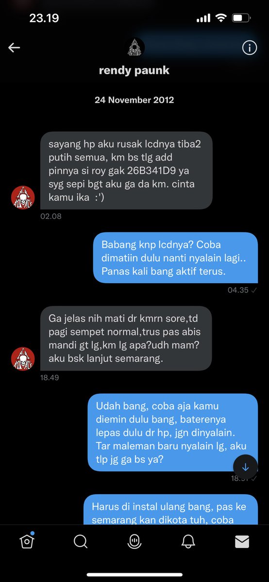 Belum nikah. Cuma emang dia bucin. Udah jelas yah.. 😴