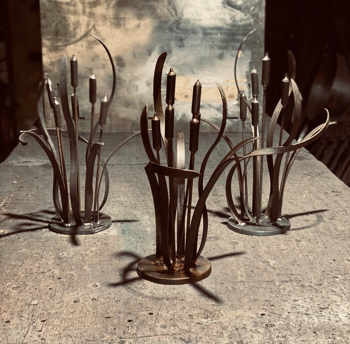 slav_metalurges's tweet photo. A slough of Cattails. #abarts https://t.co/XoBcKJFQ8G