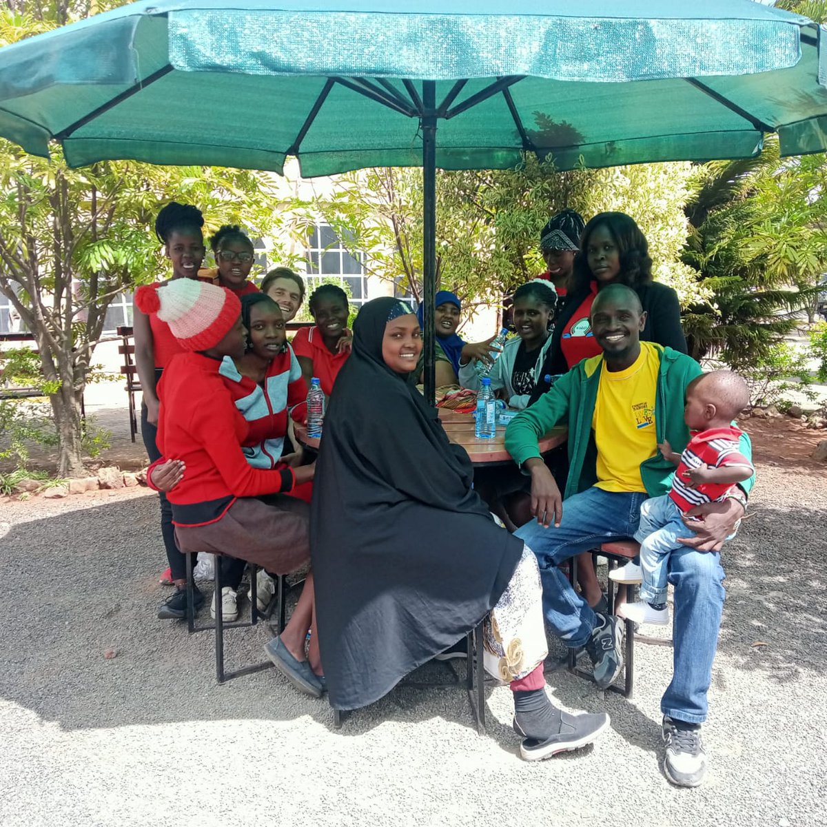LadiesNawiri's tweet photo. We decided to join the county government in a clean up at Imara daima estate as part of advocacy and awareness creation. @CCNairobi @KenyaYwca #Thereisonlyoneearth #earthisourhome #ClimateAction https://t.co/MoxIgh1ITb