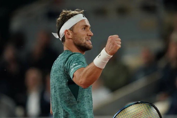 Straks klart for semifinalen mellom <a href="/CasperRuud98/">Casper Ruud</a> og Marin Cilic. Studio varmer opp nå - fra 19:00 braker det løs. 

Vi sender på MAX og d+.

#ESNtennis