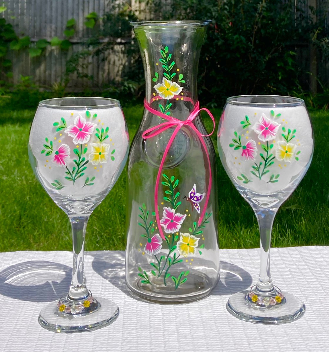 debscrochet: RT @ipaintitpretty: etsy.com/listing/100123… #carafeandglasses #carafe #wineglasses #TMTinsta #weddinggift #anniversarygift #housewarminggift #bridalshowergift