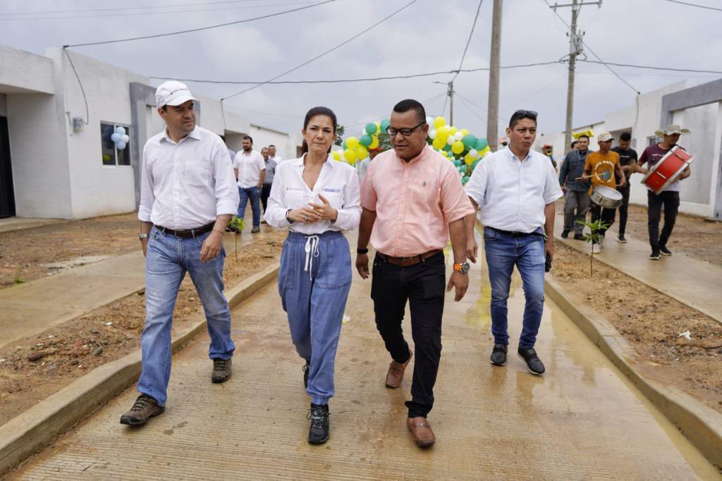 📍Día 3 - Cesar | El <a href="/FondoAdaptacion/">Fondo Adaptación</a> llega a todas las regiones del país, en el tercer día de la #Entregatón llegamos a Tamalameque para entregar 32 soluciones de vivienda que beneficiarán a 144 personas.🇨🇴