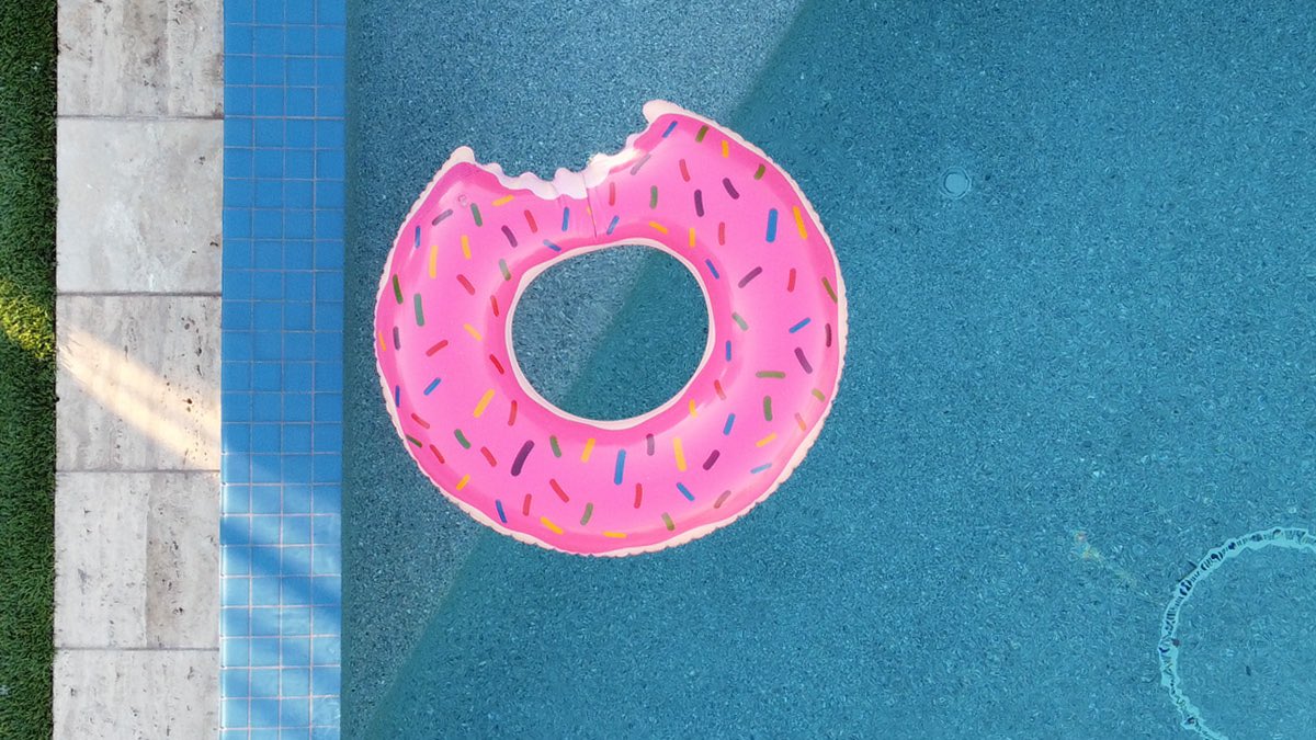 calpool's tweet photo. The best choice for #NationalDonutDay ๐ฉ #pooldonut #DonutDay #pinkdonutwithsprinkles #FloatieFriday https://t.co/0GjcJKolEf