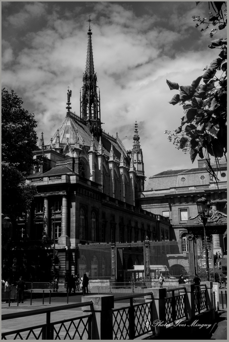 photos_yves's tweet photo. Procès en appel France Télécom 
Entrée Cour Appel de Paris
Sony RX100 Monochrome
#photosyves #photography #blackandwhitephotography #streetphotography #paris #courappe #courappel #francetelecom #proces https://t.co/Y1LKjjogkv