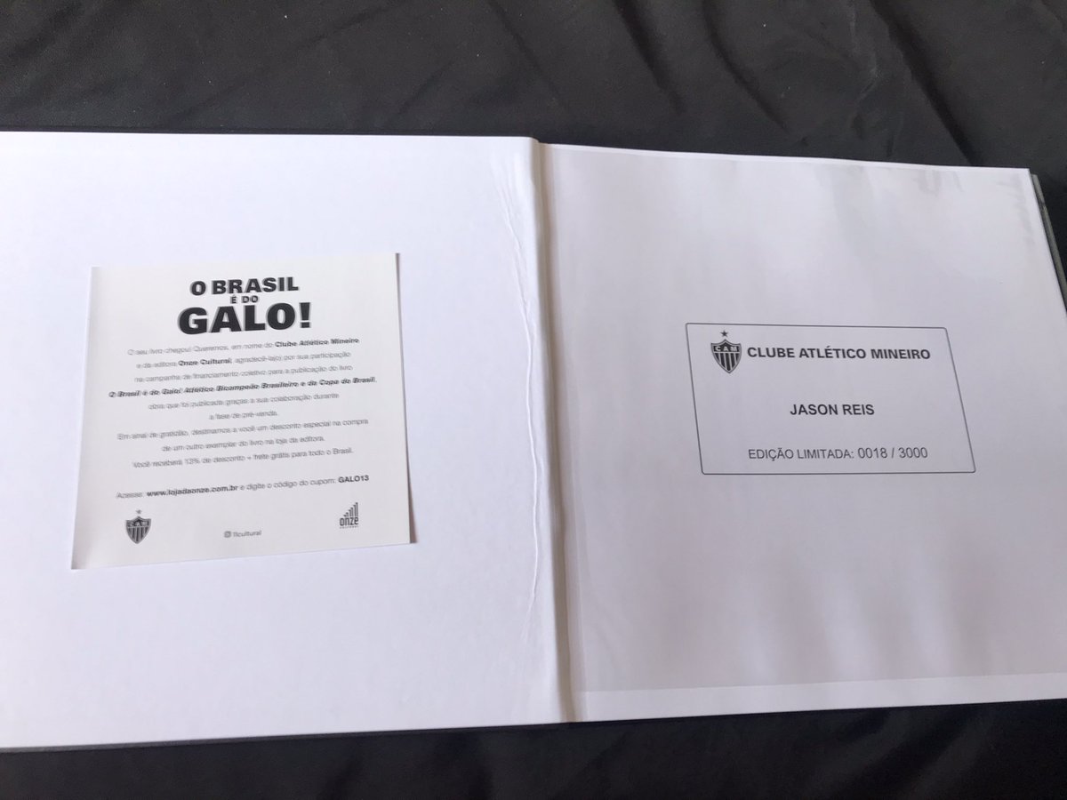 jason13cam's tweet photo. Acabou de chegar meu livro do #TripleteAlvinegro. Estou simplesmente apaixonado.

O BRASIL É DO GALO 🐔 🏆🏆🏆 https://t.co/rlF94FILIl