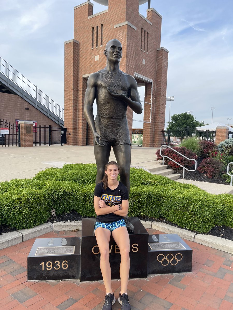 ML_Flyer_Track's tweet photo. Sam Hoelscher. Remember that name. She qualified to finals in all FOUR of her events. Both hurdles the 4x2 and the 4x4!! https://t.co/0k8sjwAz6V