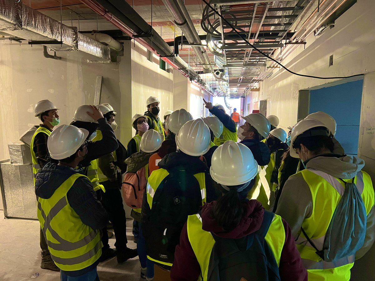 ManuelCarpioMtz's tweet photo. Gracias a @LD_Constructora y @PrevencionACHS por ser tan buenos anfitriones. Los estudiantes de @IngConstrucUC pudieron conocer las obras del @HdelTrabajador. @IngenieriaUC @ucatolica #hospital #ACHS #Chile https://t.co/OKHXoxextZ
